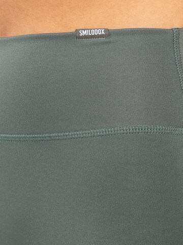 Smilodox Flared Leggings 'Loreen' in Green