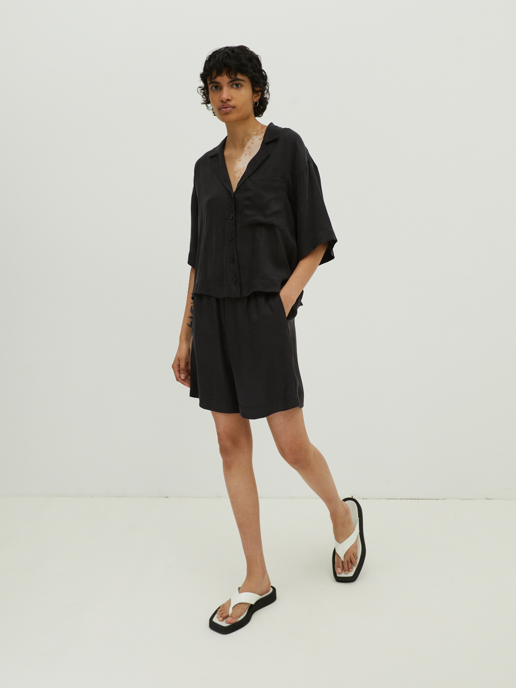 EDITED Producten Blouse 'Dallas' Zwart