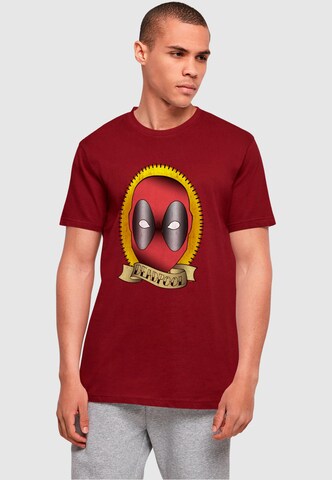 Maglietta 'Deadpool - Tattoo' di ABSOLUTE CULT in rosso: frontale