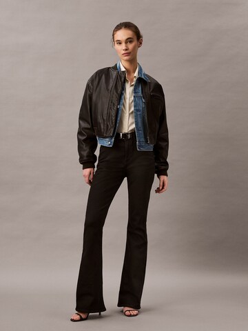 Calvin Klein Jeans Flared Jeans i svart