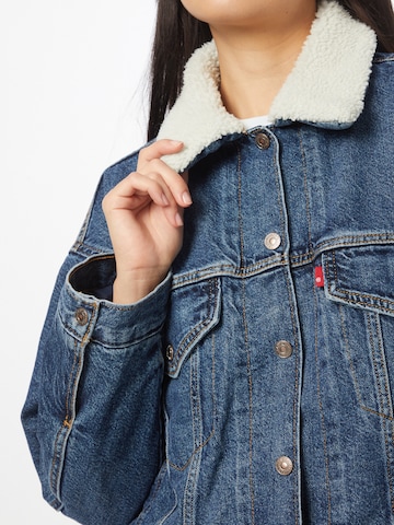 LEVI'S ® Between-season jacket 'Cropped Loose Sherpa' in Blue