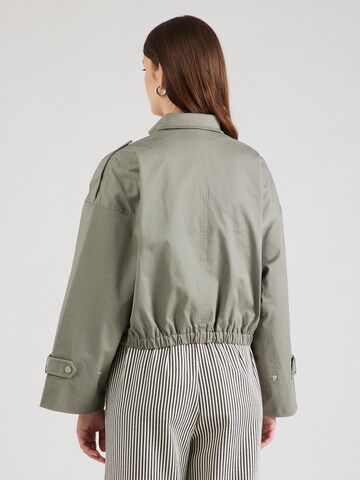 Abercrombie & Fitch Демисезонная куртка в Зеленый