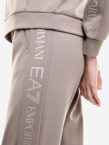 EA7 Emporio Armani - regular Pantalón deportivo en gris