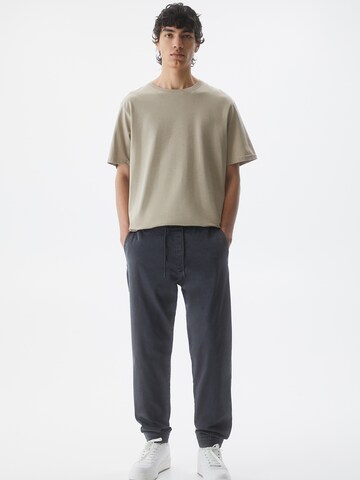 Pull&Bear Дънки Tapered Leg Панталон в сиво