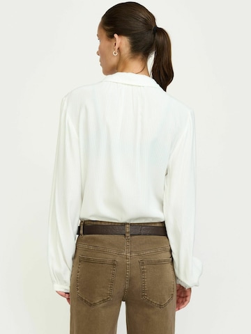 Maglietta ' SRJarreh ' di Soft Rebels in bianco