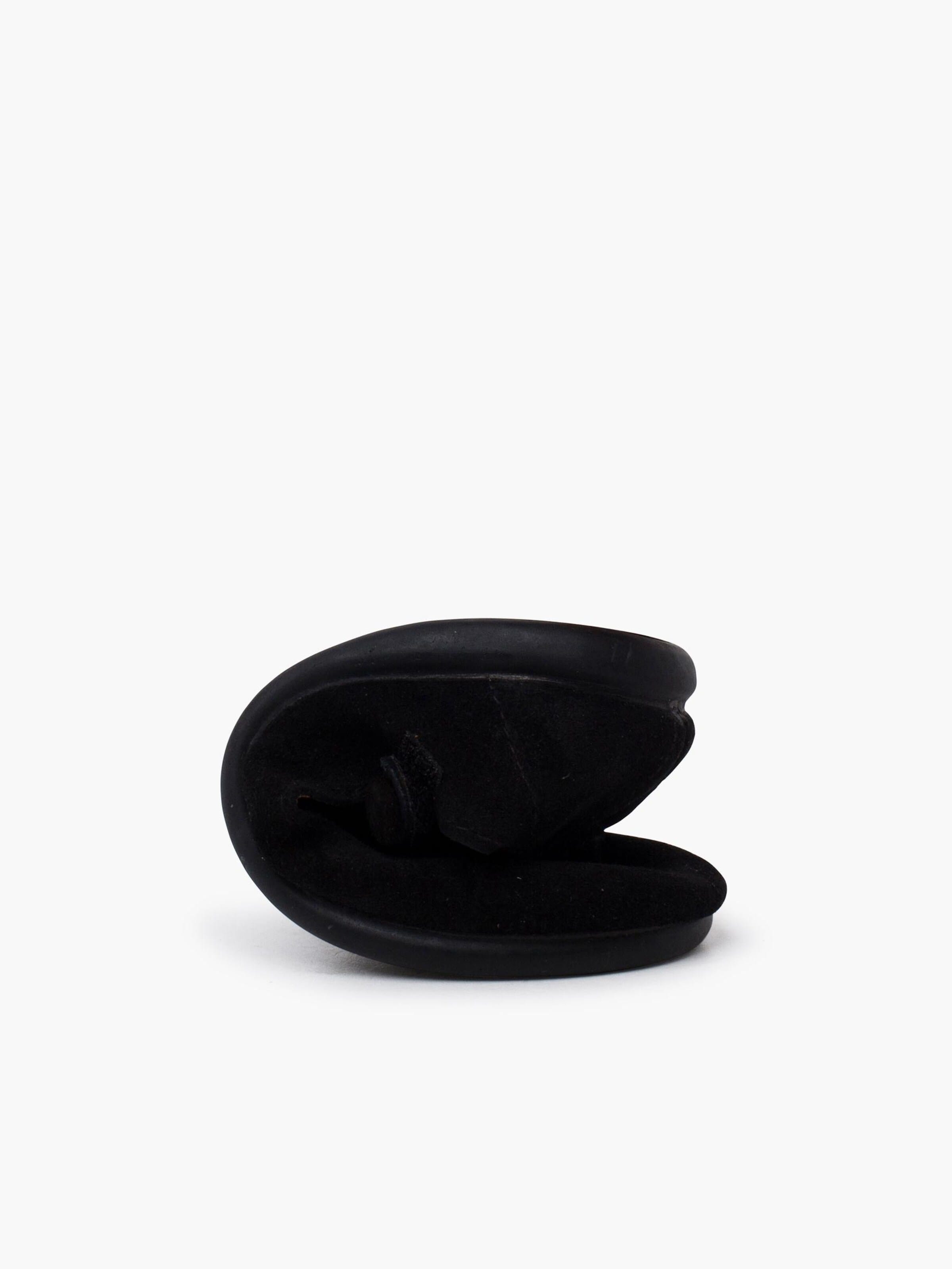 Pisamonas - Sabrina em preto