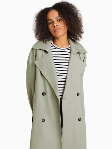 Bershka Between-seasons coat in Beige: front