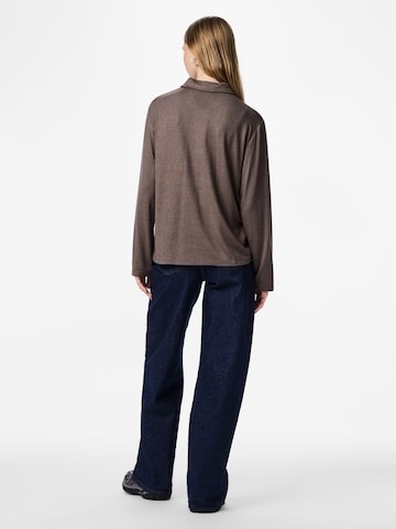 PIECES Póló 'PCRITT' - barna