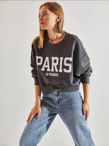 Felpa di Bianco Lucci in grigio