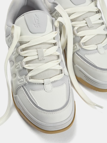 Sneaker bassa di Pull&Bear in grigio