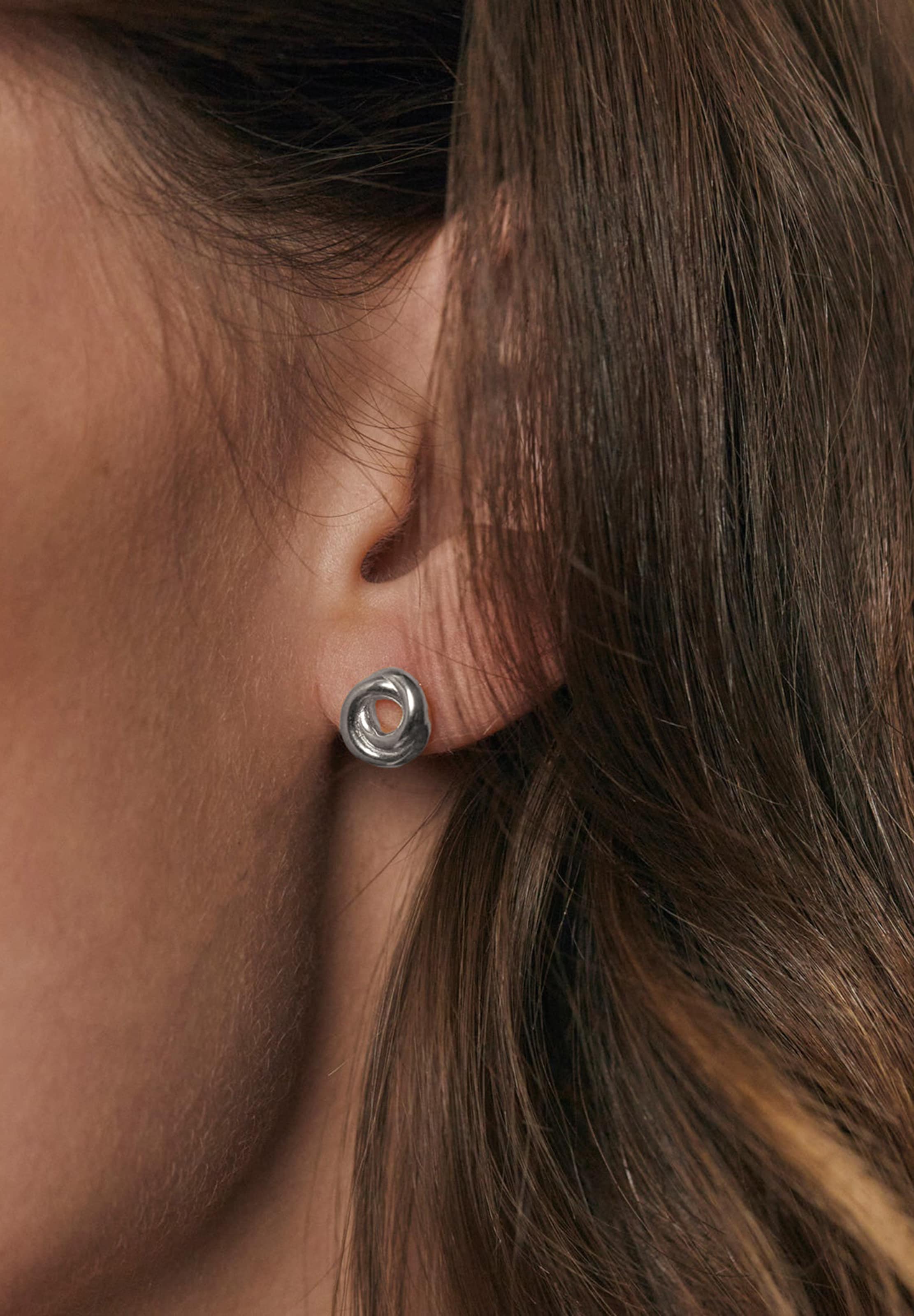 Stilnest Earrings in Silver: front