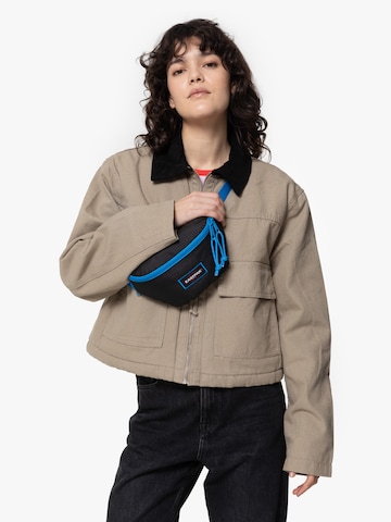 EASTPAK Torba na pasek 'Springer' w kolorze niebieski: przód