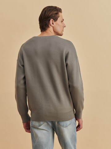 DAN FOX APPAREL Sweater 'Sascha' in Grey
