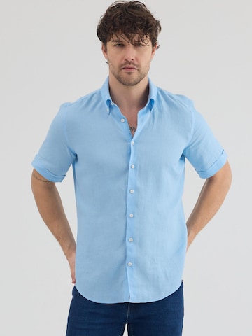 7Camicie Slim fit Zakelijk overhemd 'Leonardo Sport Linen Man Shirt Short Sleeve Light Blue' in Blauw