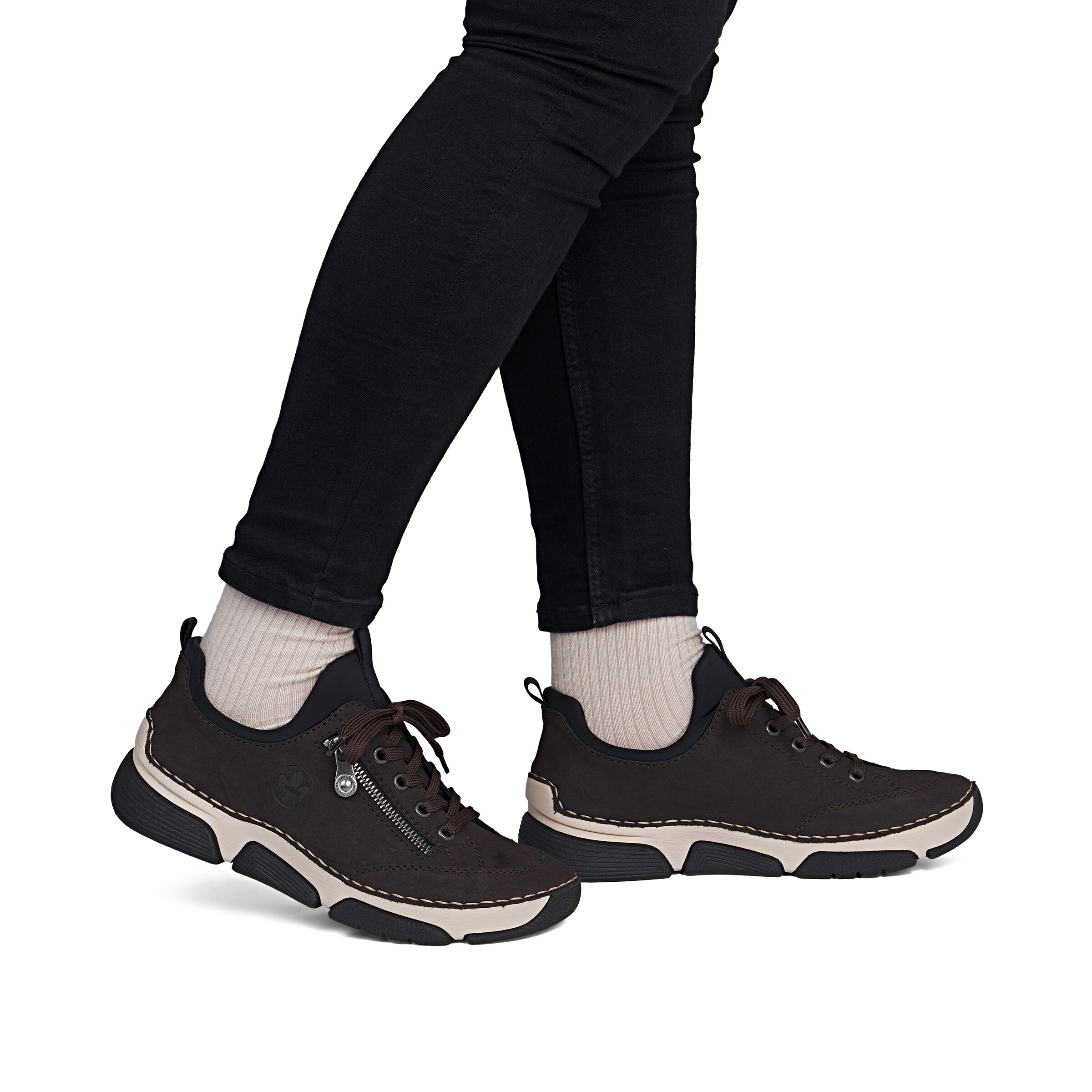 Baskets basses Rieker en marron : devant