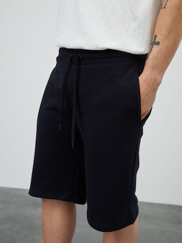 DAN FOX APPAREL Trousers 'Tino' in Black: front