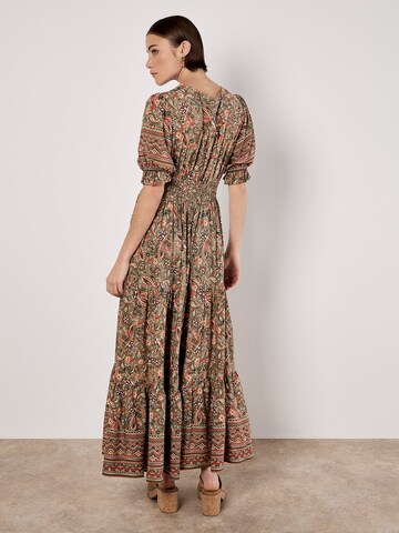 Apricot Sarasa Floral Maxi Dress ' ' in Grün