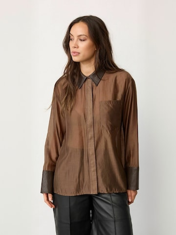 T-shirt ' KawaCC ' co'couture en marron : devant