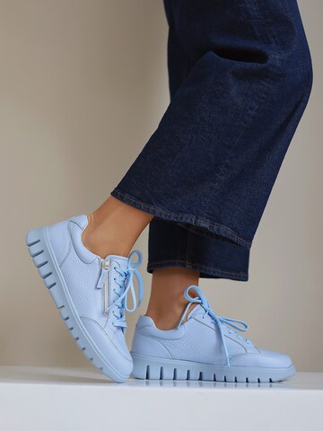 Sneaker bassa di VITAFORM in blu