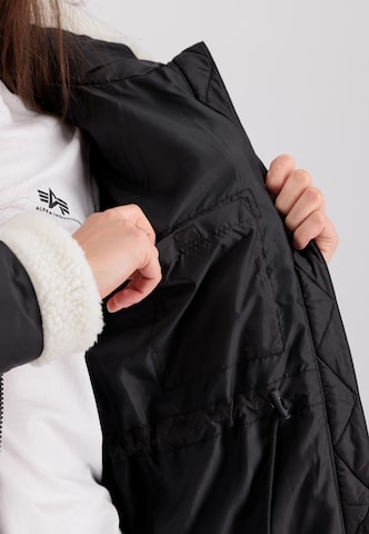 ALPHA INDUSTRIES Zimska jakna | črna barva