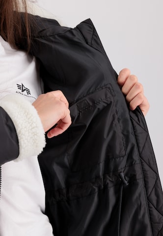 ALPHA INDUSTRIES Winter Jacket in Black