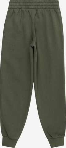 Tapered Pantaloni 'Club Fleece' de la Nike Sportswear pe verde