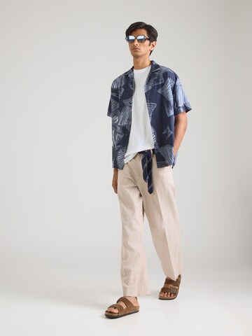 GUESS Μπλουζάκι σε λευκό