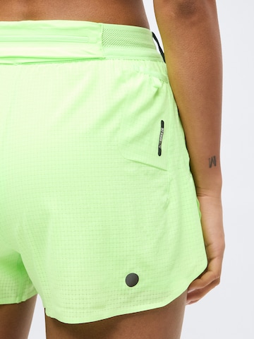 ASICS Regularen Športne hlače | zelena barva