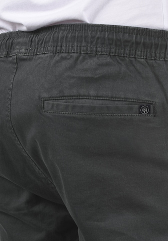 !Solid Regular Chino Pants 'Henako' in Grey