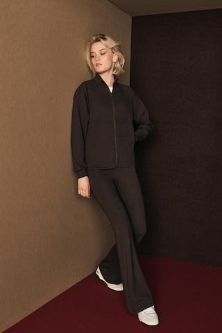 Tezenis Flared Pants in Brown: front