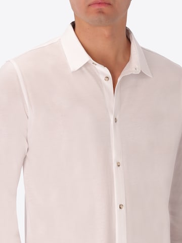 Distretto12 - Ajuste regular Camisa 'Menta' en blanco