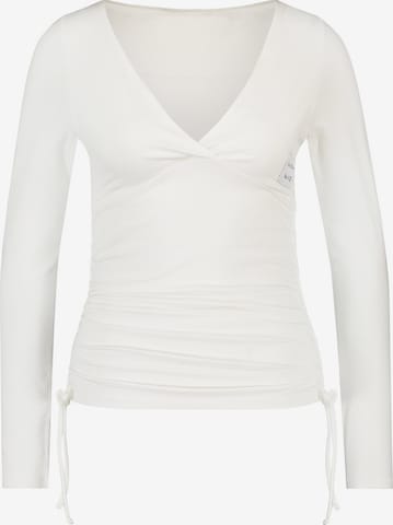 hunkemöller x NA-KD Тениска за спане 'Xenia' в бяло: отпред