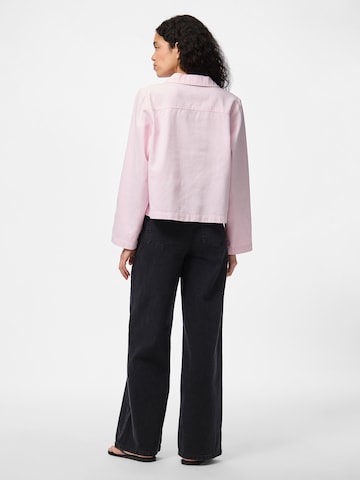 Chemisier 'PCFLORA' PIECES en rose
