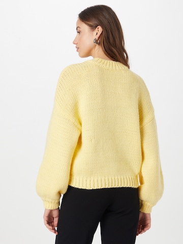 Aware Pullover in Gelb