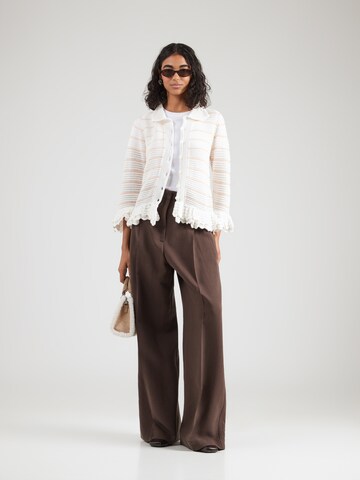 Geacă tricotată de la Rich & Royal pe alb