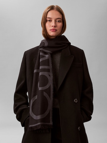 Calvin Klein Kaulaliina värissä musta