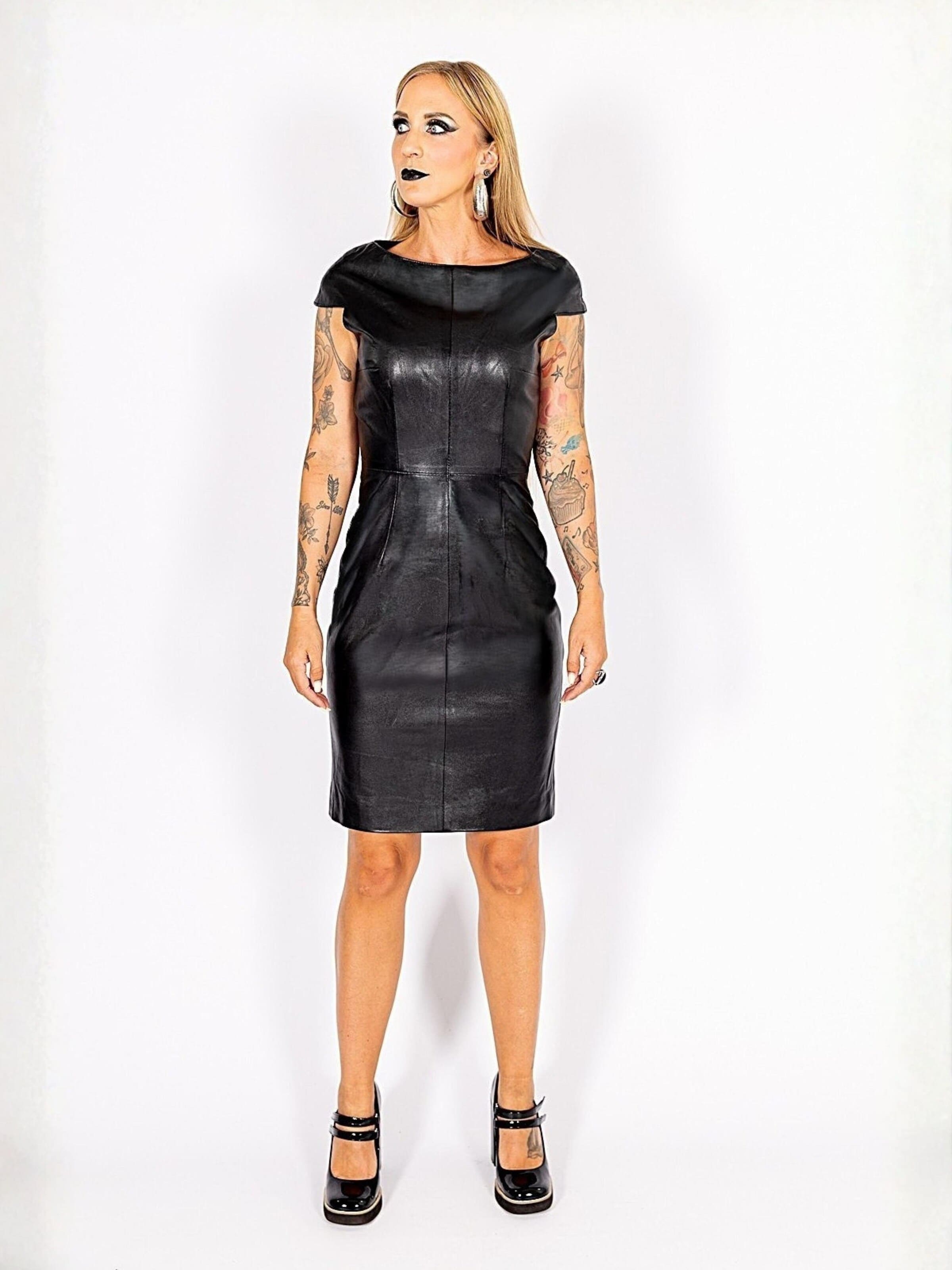 Be  Noble Sheath dress in Black: front