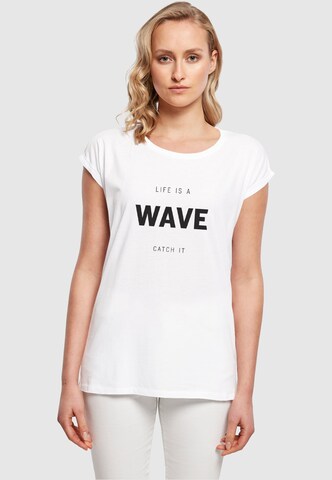 T-shirt 'Summer - Life Is A Wave' Merchcode en blanc : devant