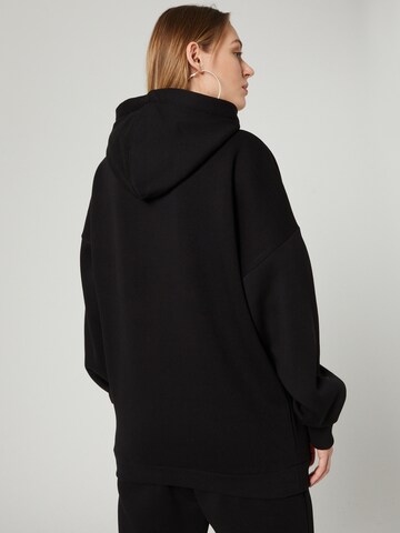 VIERVIER Hoodie 'Fine' in Schwarz