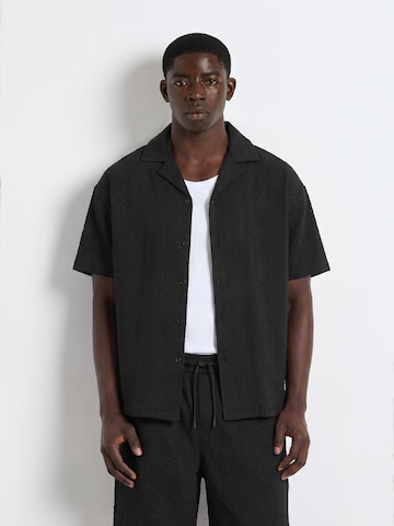 Burocs Regular fit Button Up Shirt in Black: front