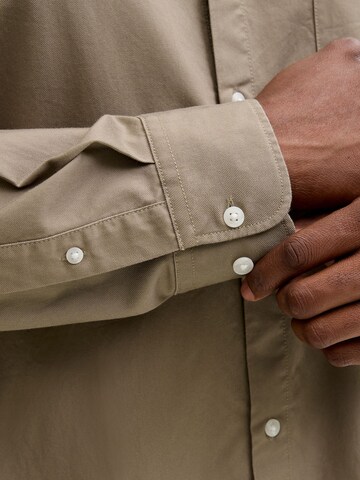 JACK & JONES Comfort Fit Skjorte i grå