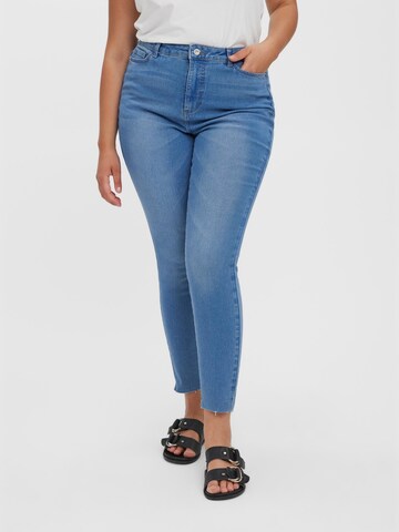 Vero Moda Curve Skinny Jeans 'LORAEMILEE' in Blauw: voorkant