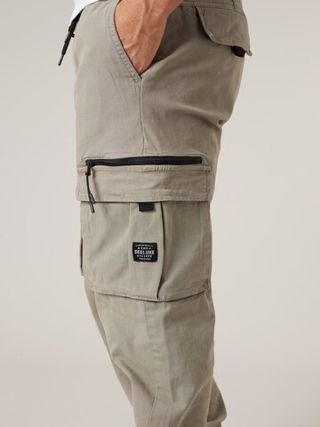 Effilé Pantalon cargo 'Monroe' Deeluxe en vert