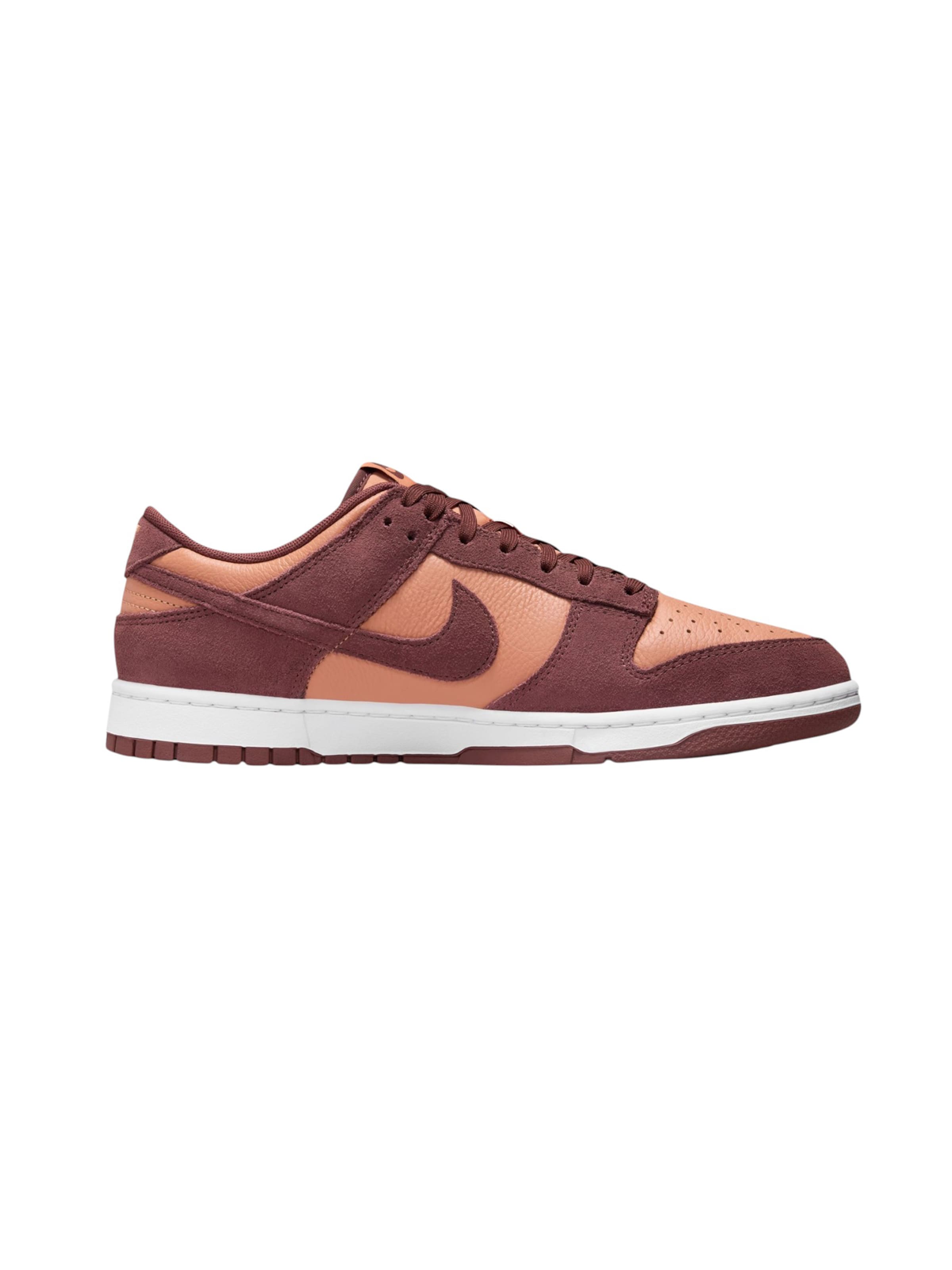 Nike Sportswear Platform trainers in Brown
