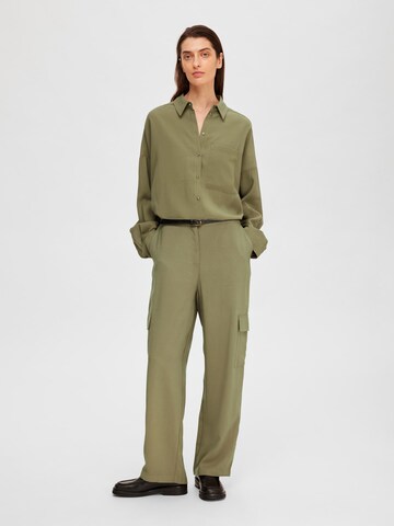 SELECTED FEMME Tapered Cargohose in Grün