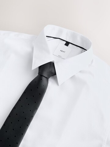 Next Regular Fit Set: Hemd und Krawatte in Weiß