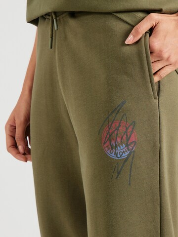 Tapered Pantaloni di FCBM in verde