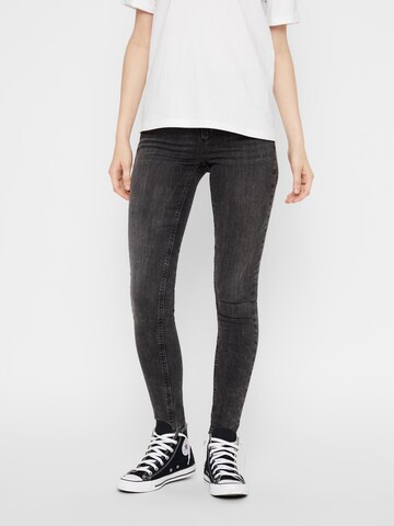 PIECES Slimfit Jeans 'Delly' in Grau: predná strana