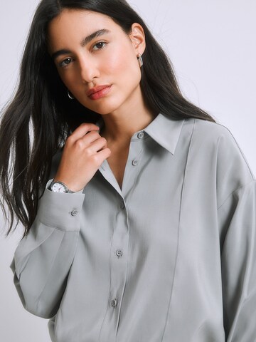 Next - Blusa en gris