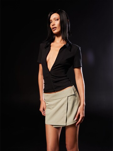 Bella x ABOUT YOU Shirt 'Cara' in Black: front